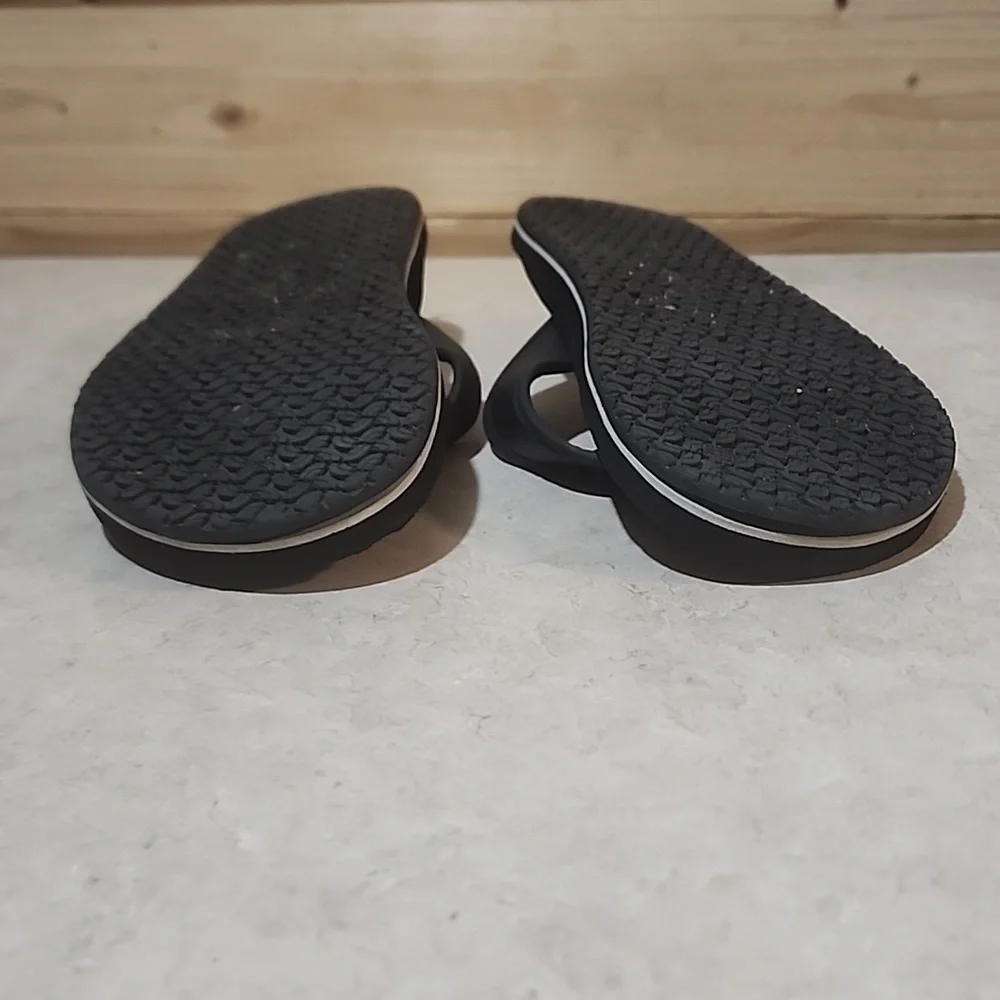 The North Face size 4 sandal Boys
